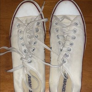 White converse low top